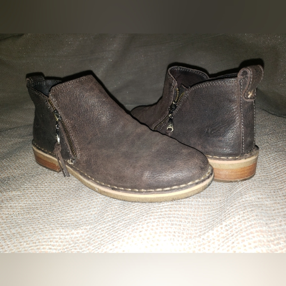 Size 8 UGG Shoes Womens Boots Booties Leather Shoes Winter